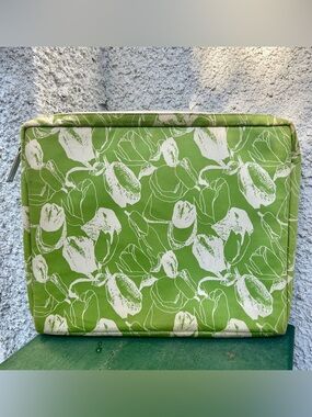 Talene Reilly Vintage Y2K Laptop Sleeve, Green & White Abstract Floral